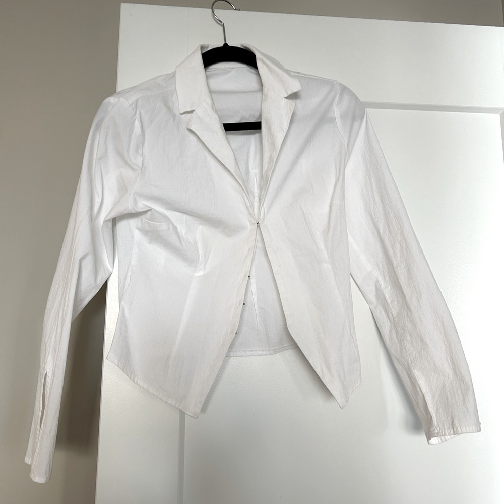 Abercrombie, hook and eye tailored white long sleeve